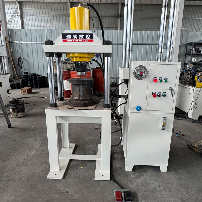 50T四柱兩梁液壓機，占地面積小，操作更方便